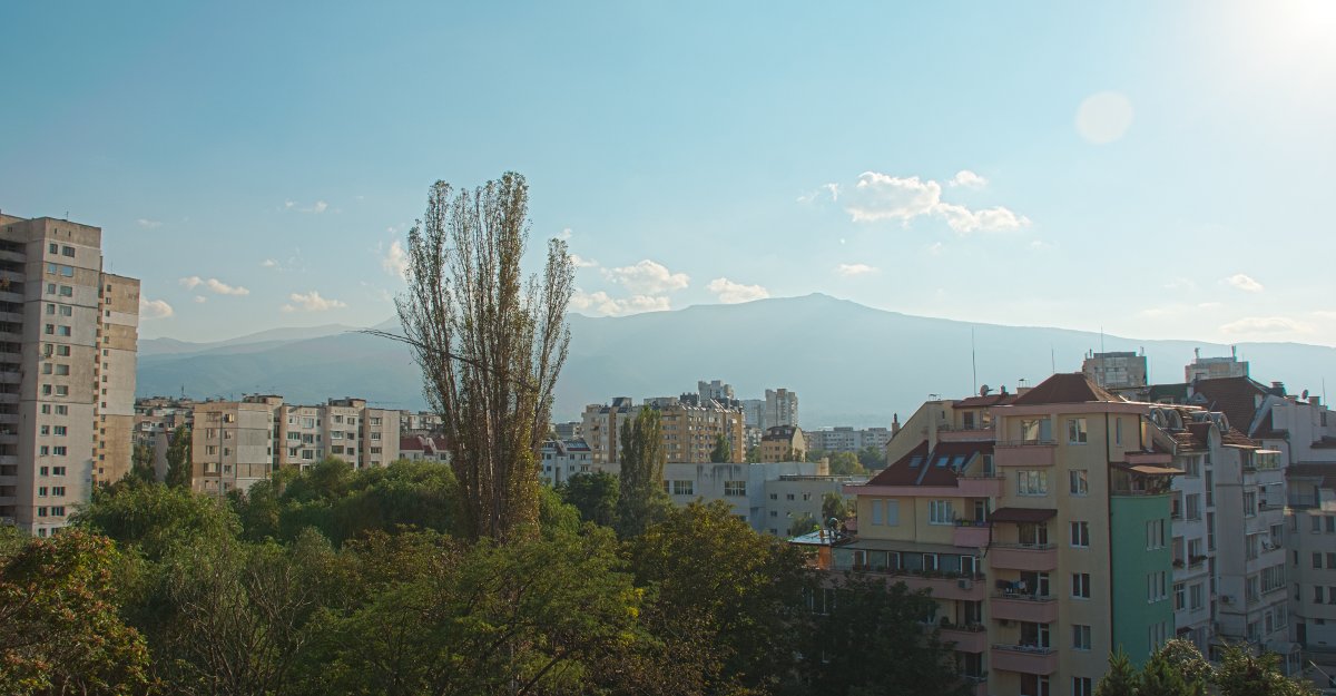 Изглед от сграда "Алба" към Витоша - юг